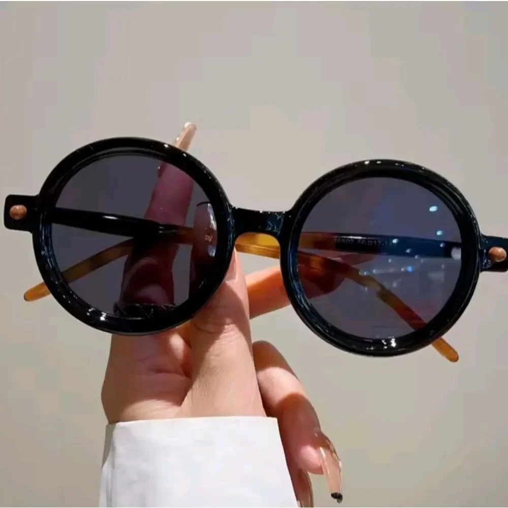 Vintage Black Unisex Round Sunglasses